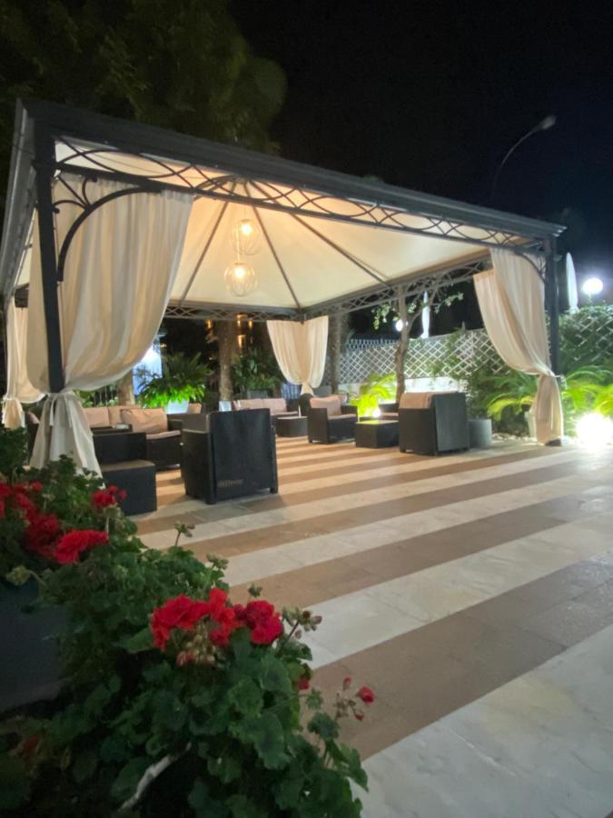 Hotel La Perla Riva del Garda Exterior photo