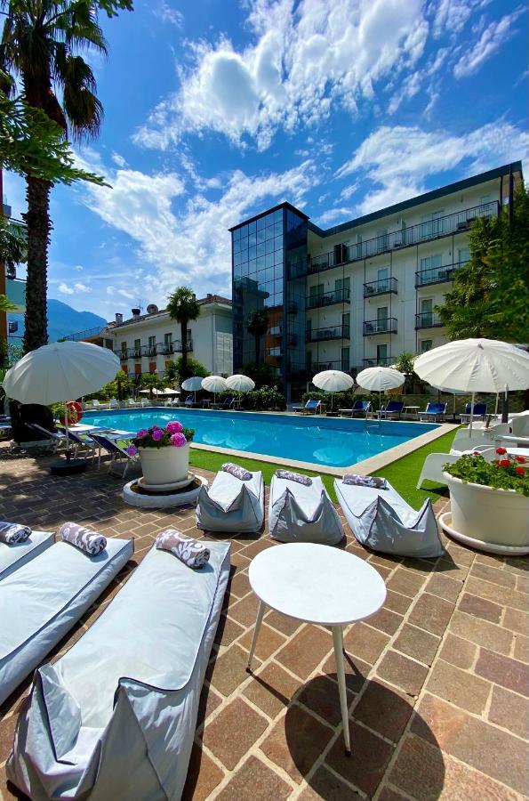 Hotel La Perla Riva del Garda Exterior photo