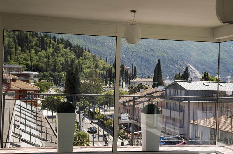 Hotel La Perla Riva del Garda Exterior photo