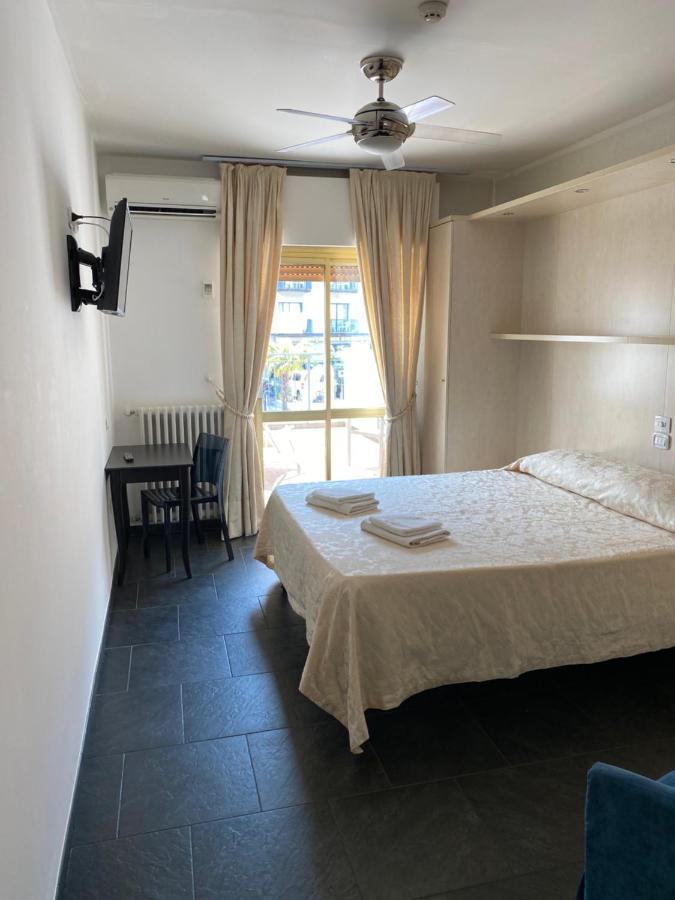 Hotel La Perla Riva del Garda Exterior photo