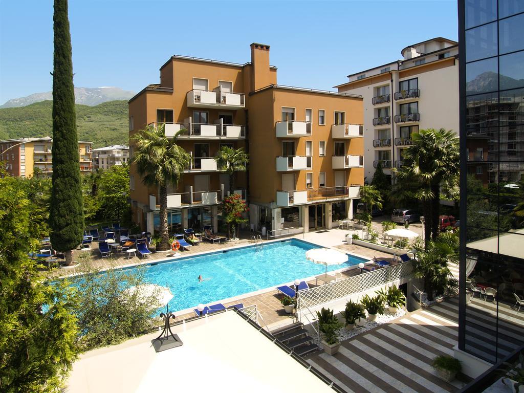 Hotel La Perla Riva del Garda Exterior photo